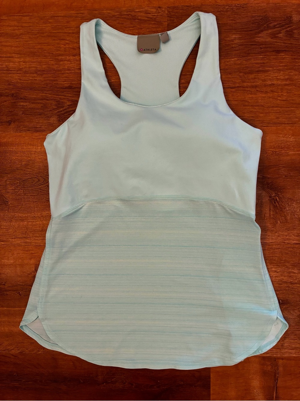 Athleta Daydreamer Tank Mint Aqua Medium Bra Cups Racerback Pocket 591306 UPF 50